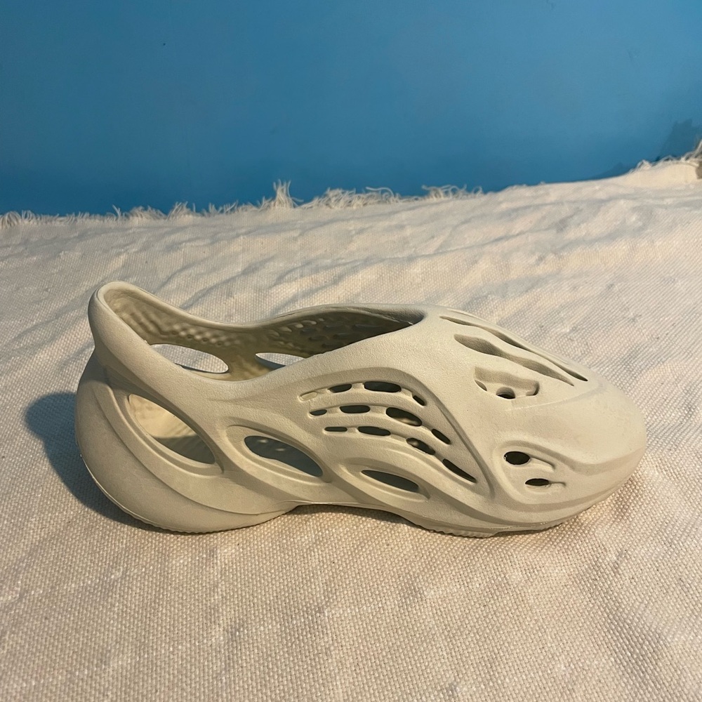 Yeezy Foam Runners Cream size 7 Worn In Great Condition - Picture 8 of 13